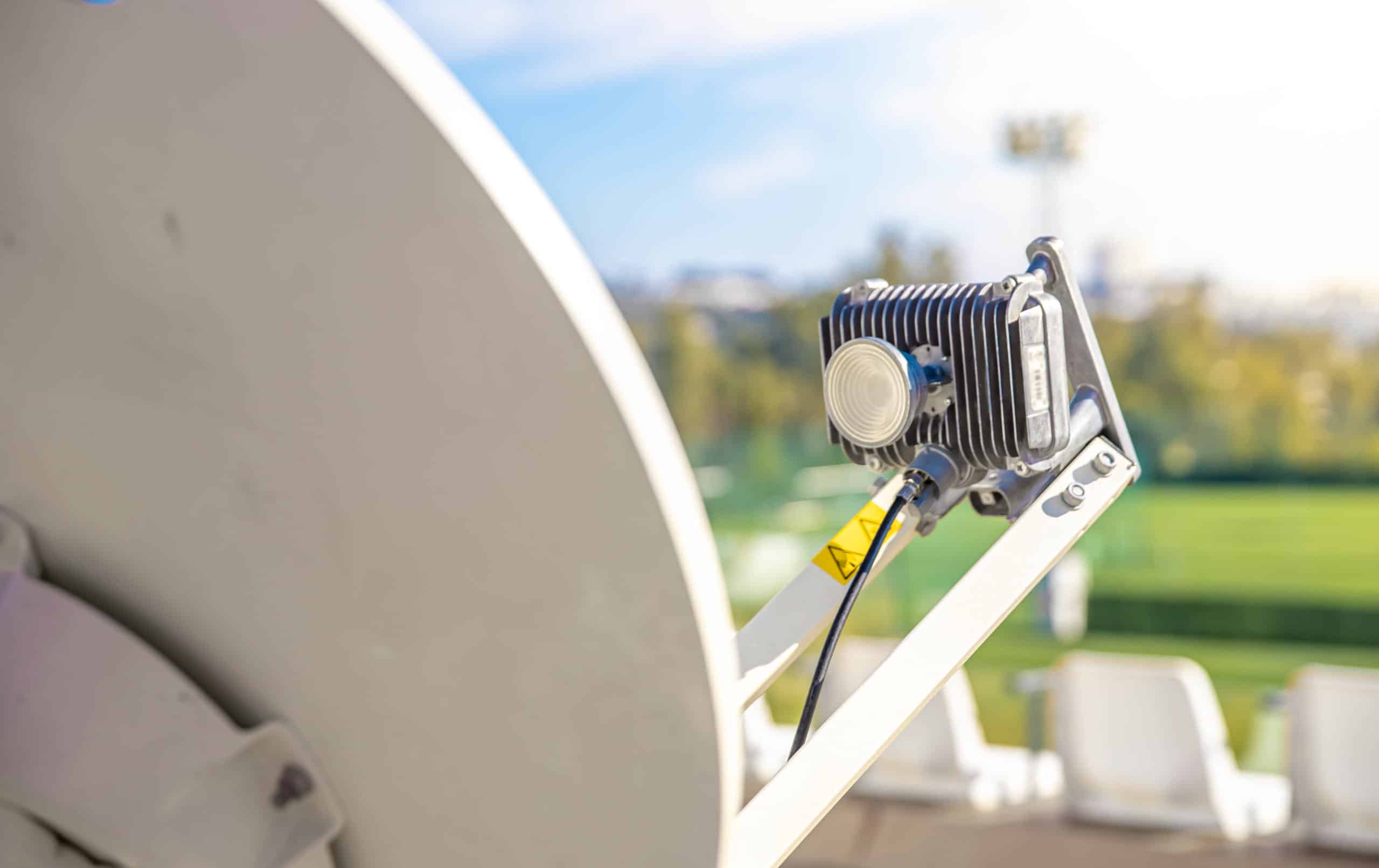 как подключить 12 спутников на один ресивер для спутниковой. спутник в космосе. Cable tv and satellite service. прием сигнала со спутников. прием сигнала со спутников.